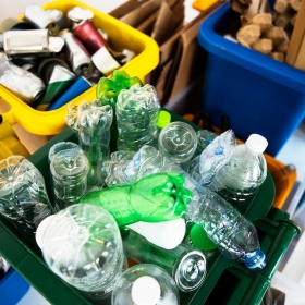 Hướng dẫn mọi người cách phân loại rác thải nhựa 
