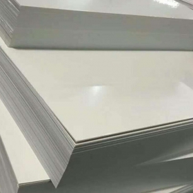 Tấm nhựa PE trắng đục, trong suốt – Loại nào phù hợp với nhu cầu của bạn?